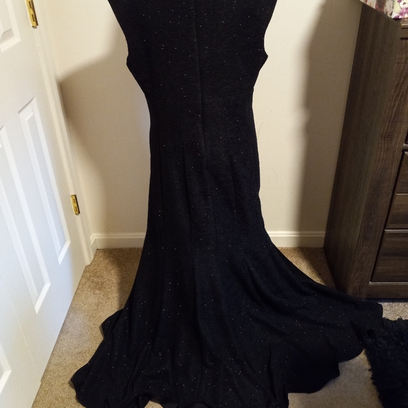 Gown - Picture 2 of 6